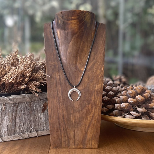 Collar Luna Invertida Étnica en Plata Antigua