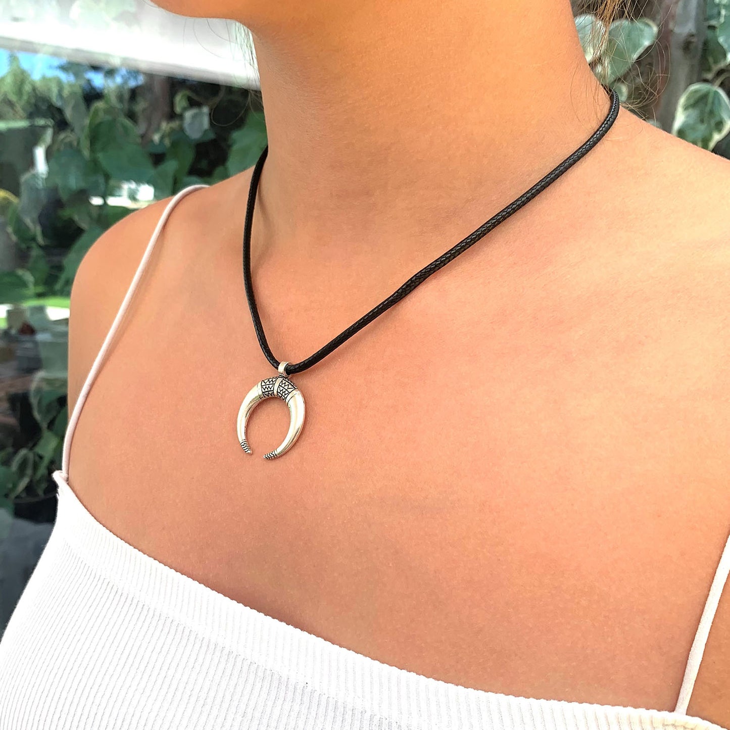 Collar Luna Invertida Étnica en Plata Antigua